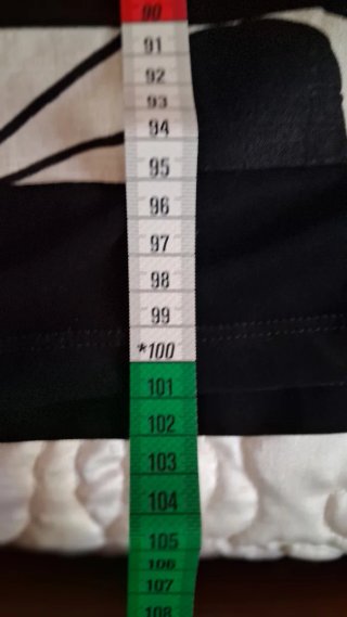 Vestito fantasia foglie nero bianco.