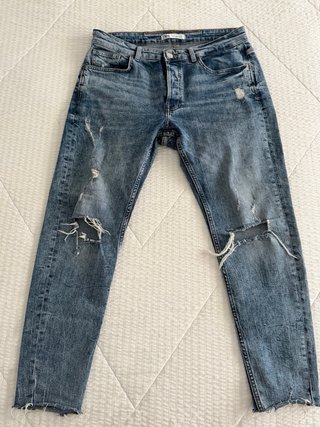 Pantalón vaquero Zara azul con rotos