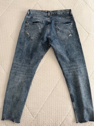 Pantalón vaquero Zara azul con rotos