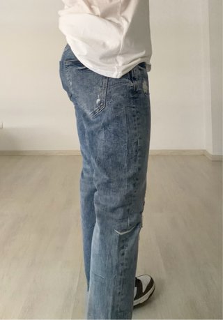 Pantalón vaquero Zara azul con rotos
