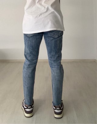 Pantalón vaquero Zara azul con rotos