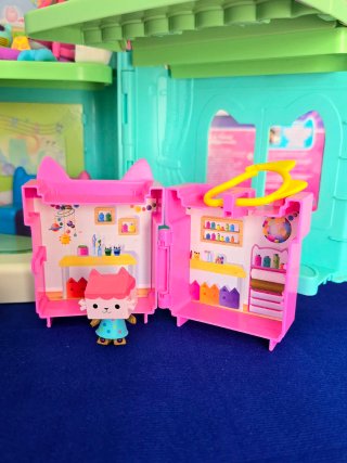 Gabby's Purrfect Dollhouse