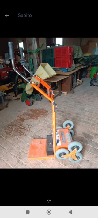 Carrello saliscale elettrico a batteria