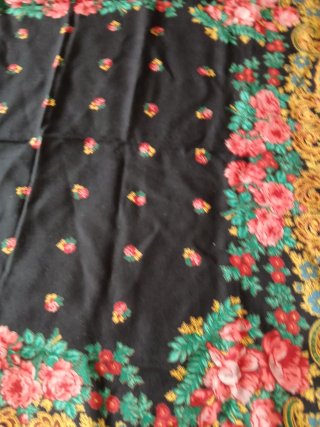 Pañuelo regional flores negro multicolor
