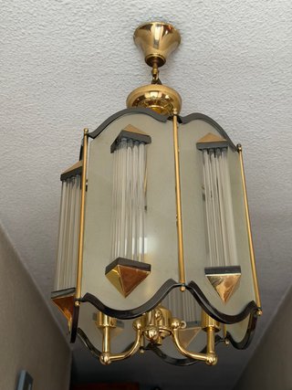 Lámparas de cristal doradas y transparentes