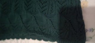 Camiseta verde de punto con cordón