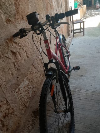 Bicicleta de paseo BTWIN roja