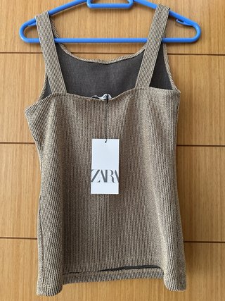 Top dorado con textura
