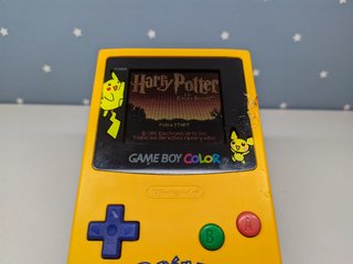 Game Boy Color Pikachu Speciale + Regalo (LEED)