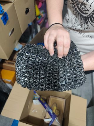 Bolso de chapas recicladas