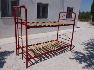 Litera metálica roja con somieres