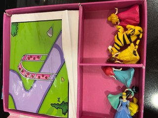 Cuentos + juegos de Trolls, Mickey y Princesas