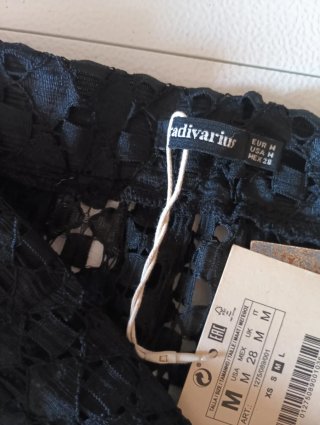 Falda negra de encaje