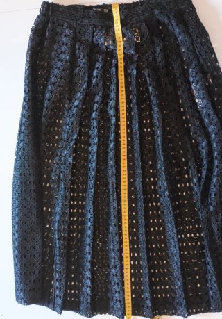 Falda negra de encaje
