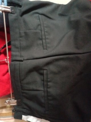 Pantalón negro con rayas laterales