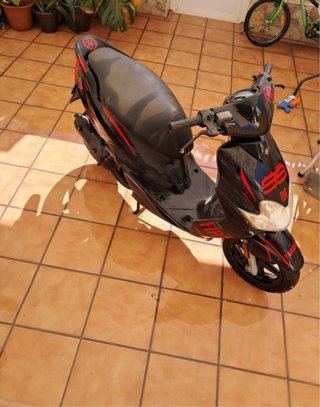 Yamaha Jog RR Negra y Roja