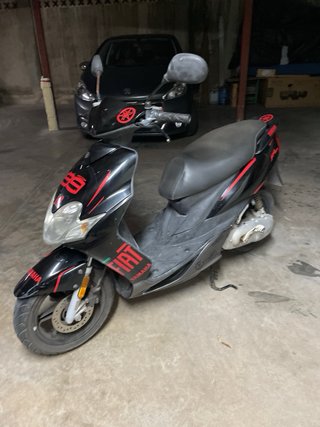 Yamaha Jog RR Negra y Roja