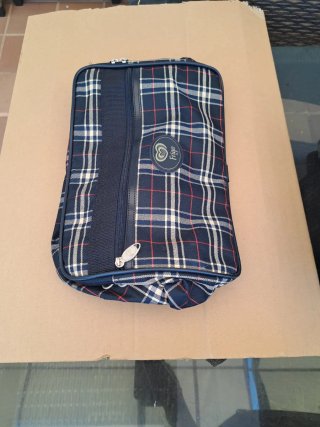 Maleta ,bolsas y distintos neceser de viaje.