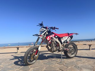 Honda CRF 450 Supermotard Roja y Blanca