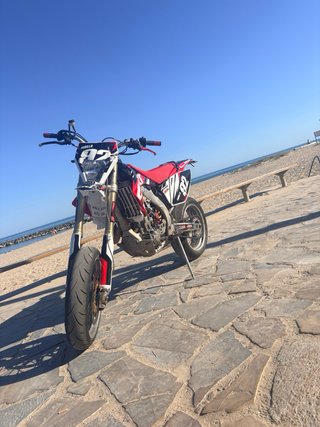 Honda CRF 450 Supermotard Roja y Blanca