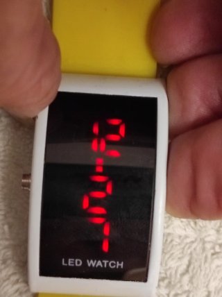 Reloj LED metal y cristal Blanco y Amarillo