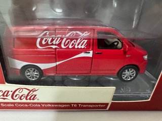 1:64 COCA-COLA VOLKSWAGEN T6 TRANSPORTER VAN NUEVA