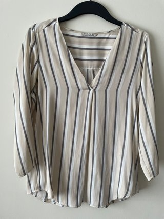 2 Blusas Rayas Azul y Blanco / Beige, crudo y gris