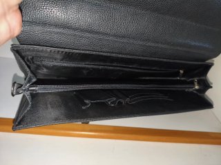 Maletín negro con asa y correa