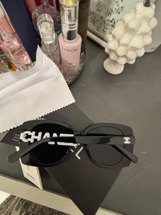 Occhiali da sole Chanel originali - Modello 6047