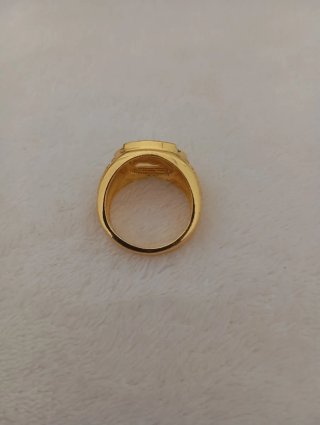 Anillo de hombre con caballo y diamantes