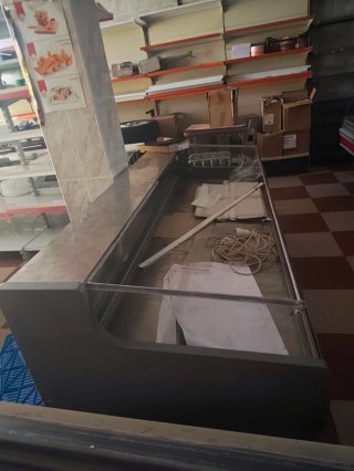 Vitrina mostrador abierta de acero