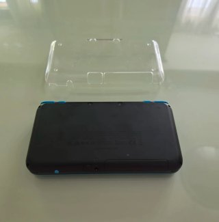 Nintendo New 2DS XL Nero/Blu + Giochi e protezione