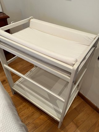 Cambiador de bebé blanco