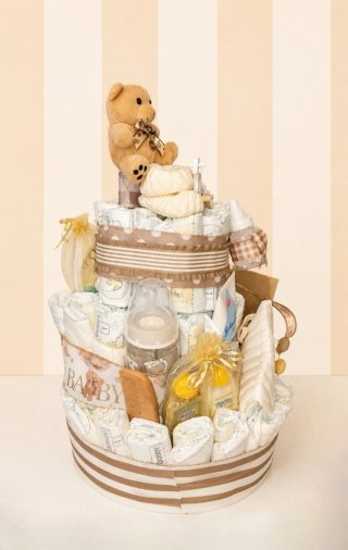Tarta pañales PREMIUM,alta calidad en tono crema