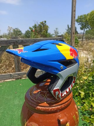 Casco MTB Azul Red Bull on Gafas Fox