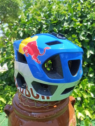 Casco MTB Azul Red Bull on Gafas Fox