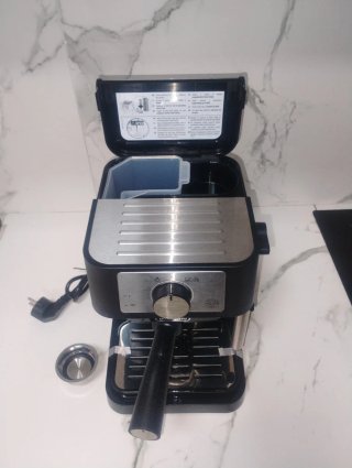 Cafetera DeLonghi Stilosa Negra