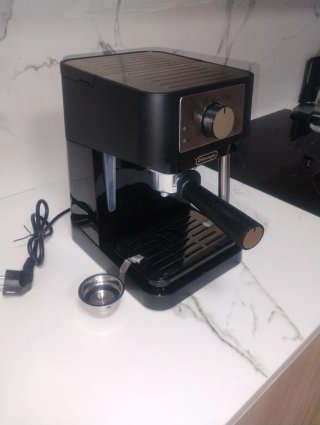 Cafetera DeLonghi Stilosa Negra