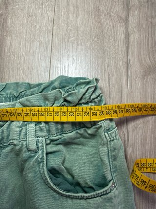 Pantalón vaquero verde desgastado