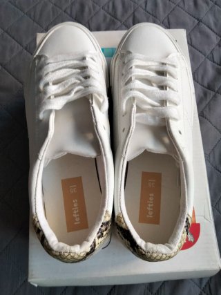 Zapatillas blancas niña talla 35 a estrenar.