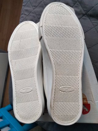 Zapatillas blancas niña talla 35 a estrenar.