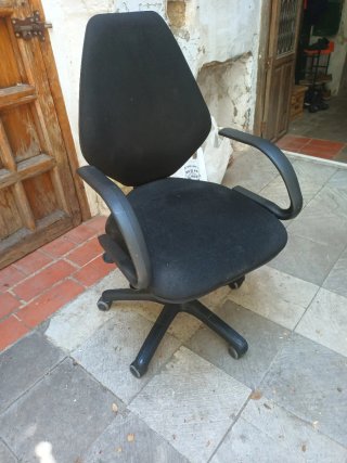 Silla de oficina negra