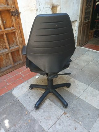 Silla de oficina negra