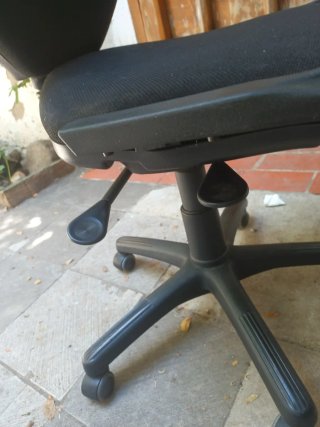 Silla de oficina negra