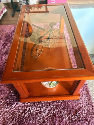 Mueble de salón de madera maciza y mesa