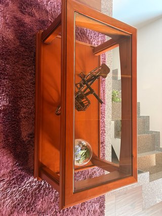 Mueble de salón de madera maciza y mesa