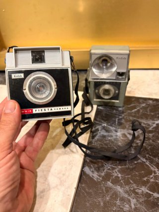 Due antiche fotocamere vintage Kodak