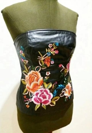 Corsé de Piel 100% con Bordado Floral