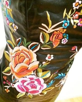Corsé de Piel 100% con Bordado Floral