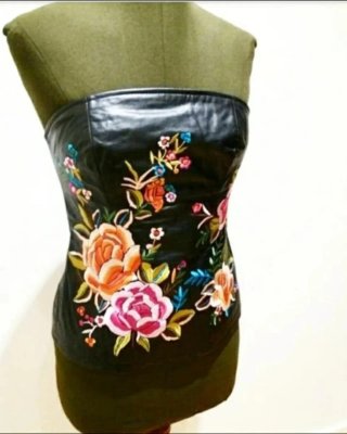 Corsé de Piel 100% con Bordado Floral